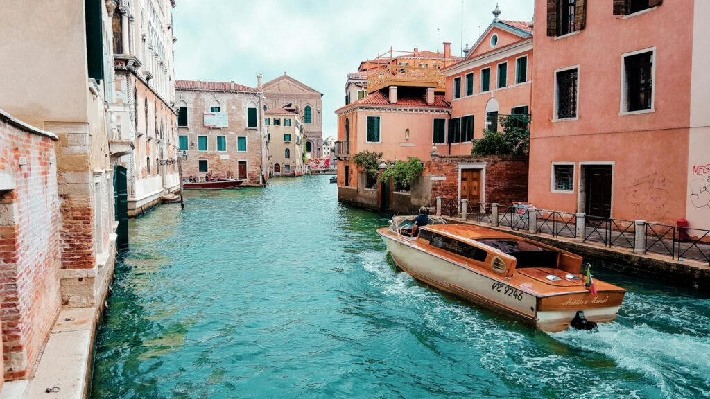 Your Expert Guide to Radio Advertising In Italy