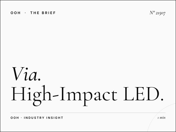 Via Aurelia LED Wallbanner Visibility: High-Impact LED