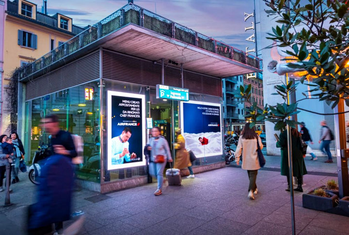 Piazza XXV Aprile advertising cubes