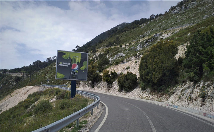 Billboard Kthesa Rruges 200m Pa Shkuar Te Ballkoni Llogarase, Tirana, Albania