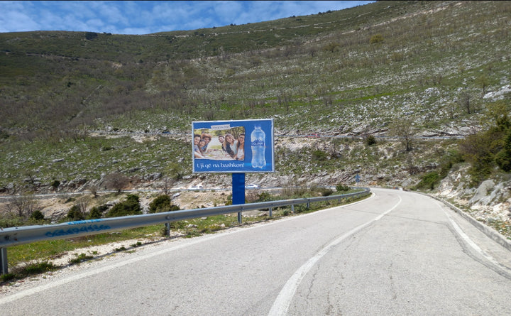 Billboard Kthesa E Rruges Pasi Kalon Ish Repartin Ushtarak, Tirana, Albania