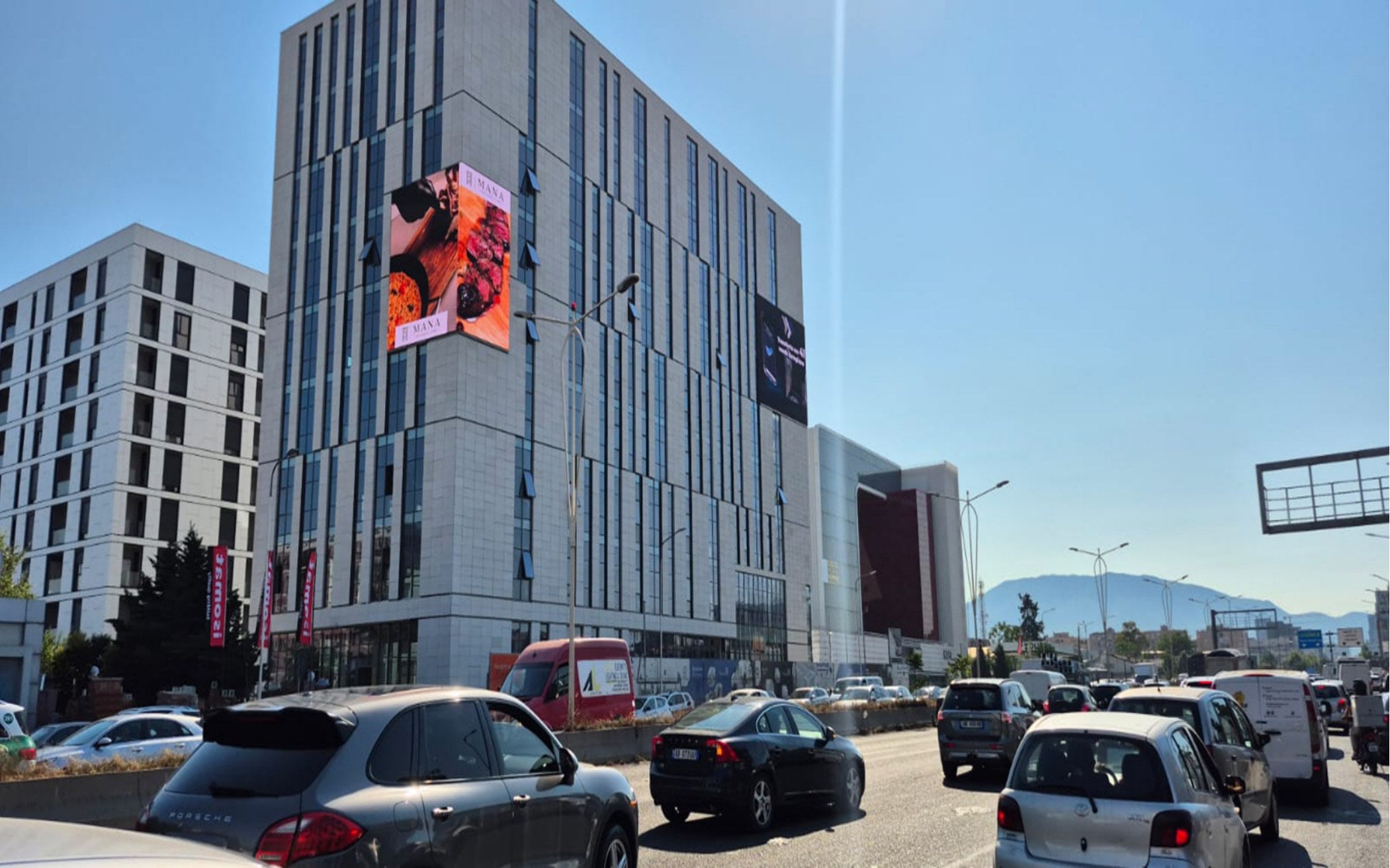 Ekran Led Akses 2 Sheshi Shqiponje Kompleksi Akses 2, Tirana, Albania