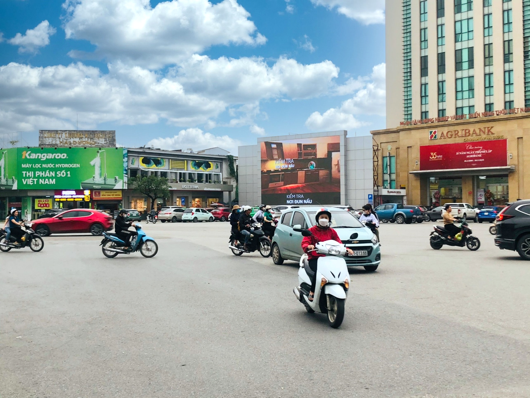 Roundabout five-way junction post office, Vietnam