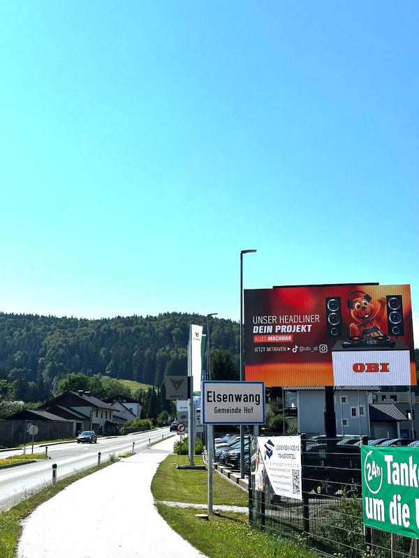 LED Wall (DOOH), bei Salzburg Elsenwang, Hof bei Salzburg, Austria — image 2