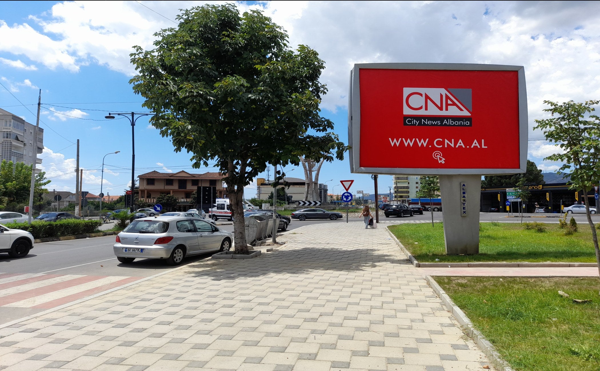 French Billboard Rrethrrotullimi Ne Hyrje Nga Tirana (tek Milano), Elbasan, Albania