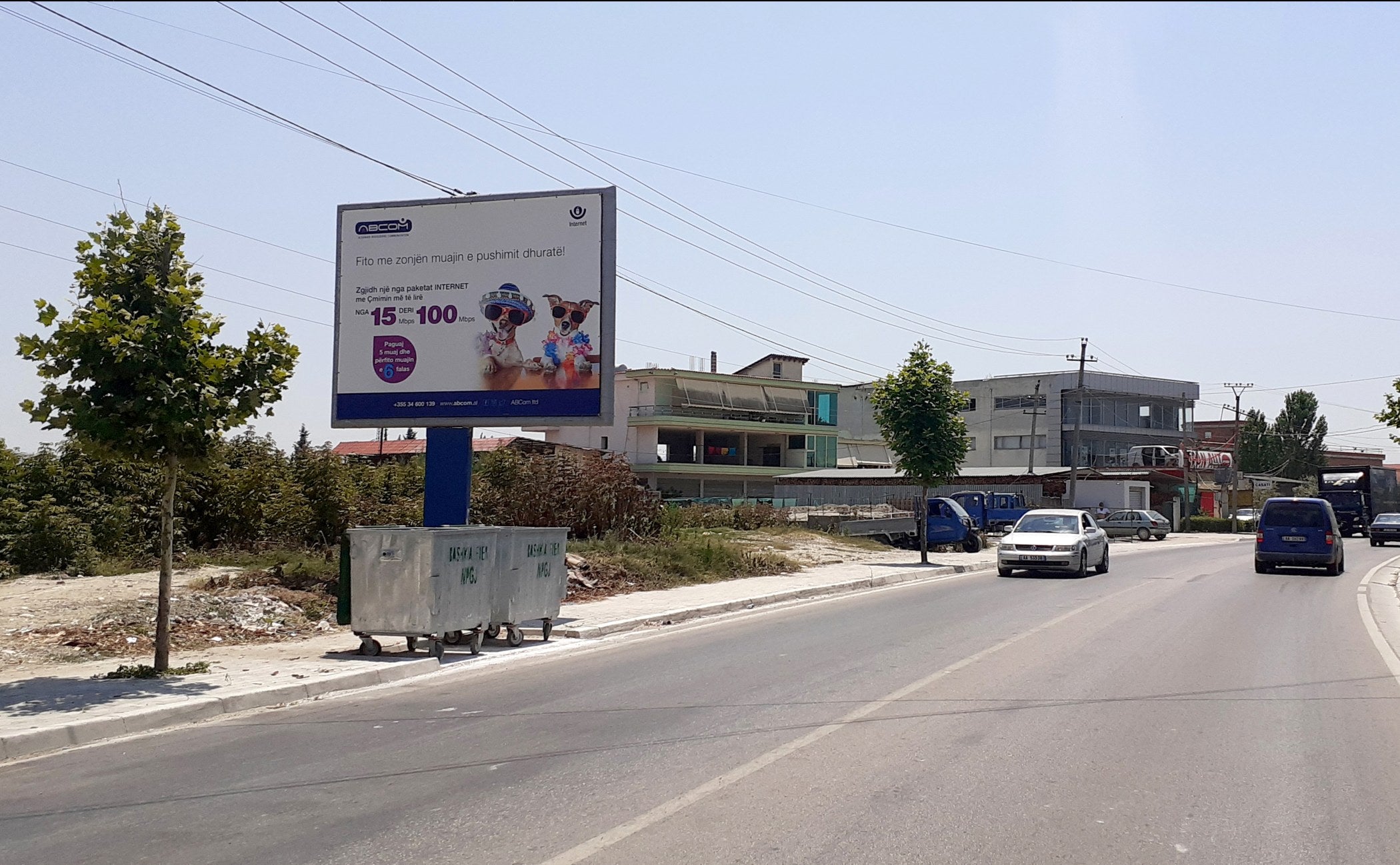 Billboard Unaze E Re Kopshti I Endrave, Fier, Albania