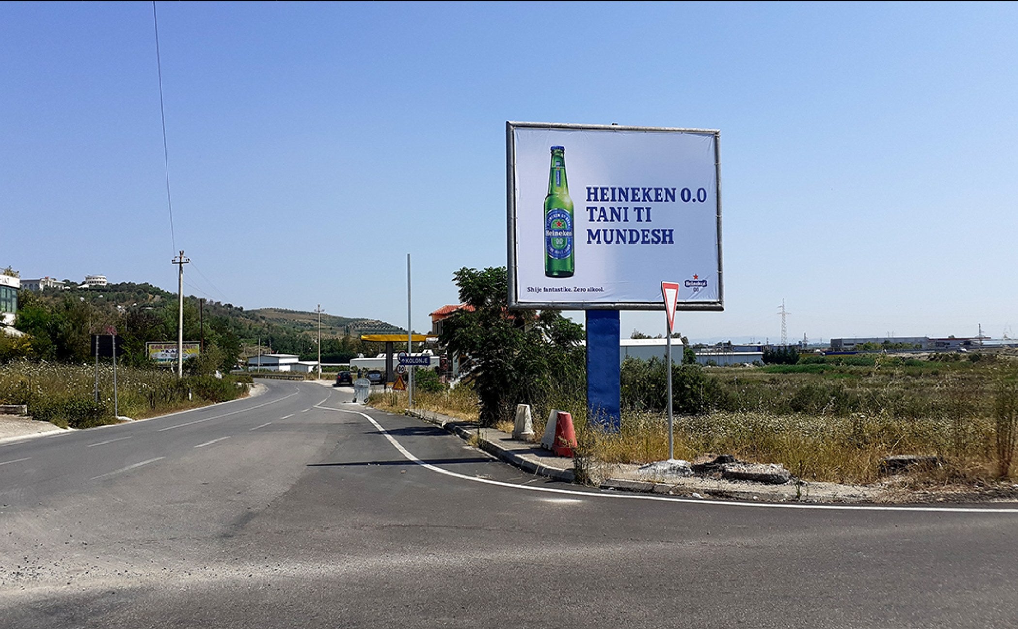 Billboard Kryqezimi Perball Zopark Safari, Fier, Albania