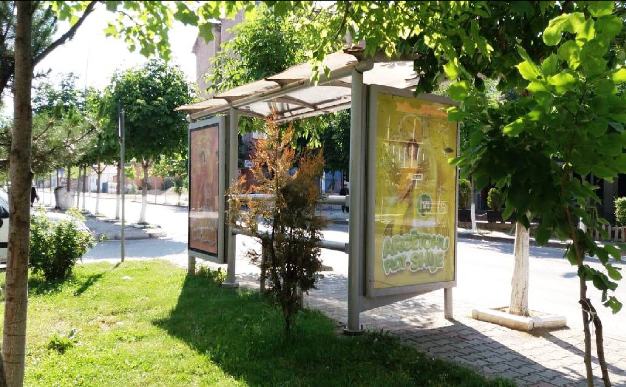 Bus Shelter Panel Unaza Korçe - Kapshtice Prane Lagjes Franceze, Korce, Albania