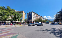 Building Facade Rr.barrikadave Kafe Europa (kolonat), Tirana, Albania