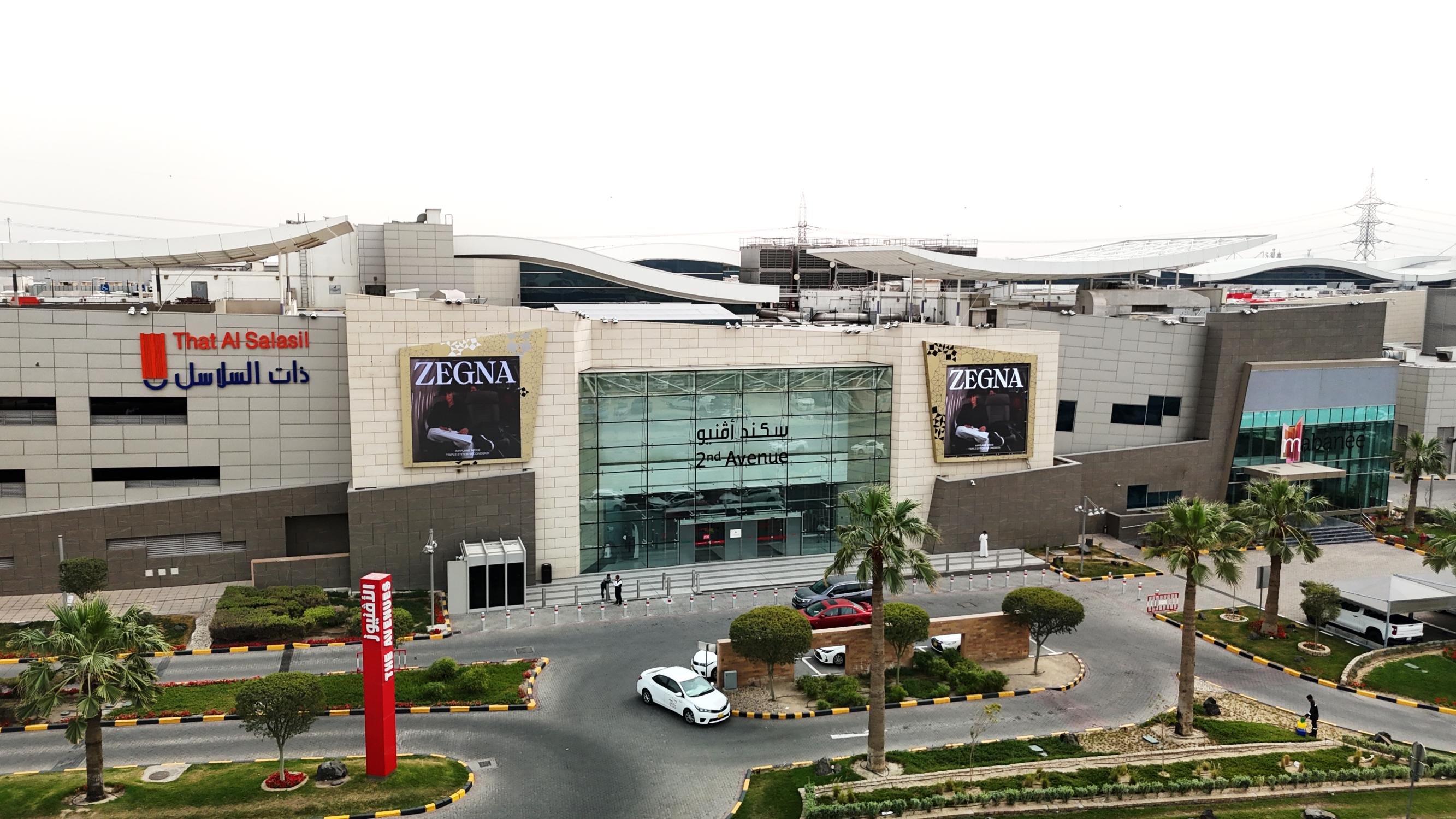 Topaz digital screens, 2nd Avenue entrance, The Avenues, Kuwait City
