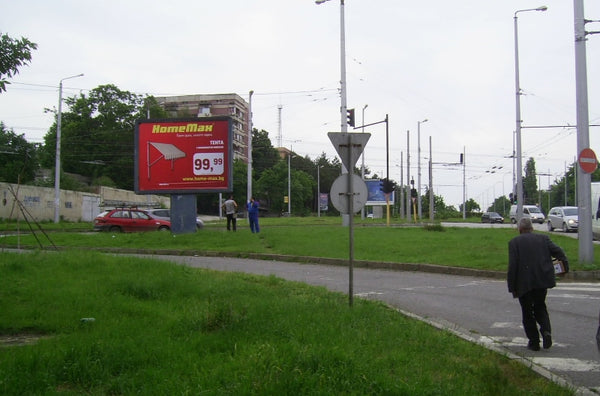 PIZA 4x3 Billboard, Ruse Blvd. / G. Kochev Str. - crossroad, separation line, Pleven, Bulgaria — image 2
