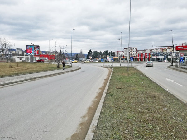 PIZA 4x3 Billboard, Magistralna Blvd. / Nikola Gabrovski Blvd. - roundabout after, Veliko Tarnovo, Bulgaria — image 2
