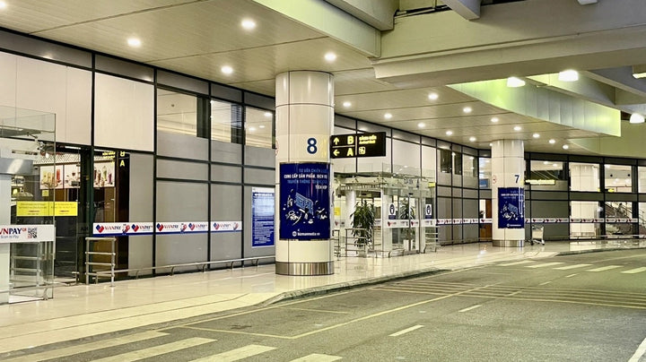 Decal, Glass wall arrivals, level 1, airport NB, Hanoi