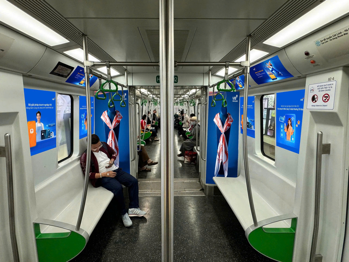 Decal, Tàu HN3-08 - system: DECAN dán trong tàu Metro Hà Nội tuyến 3.1 Nhổn - Ga Hà Nội, Hanoi