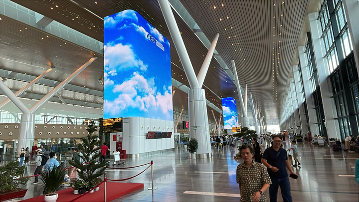 Digital Screen, Media tower wing A area checkin departures level 3, terminal T3, airport TSN, Ho Chi Minh City
