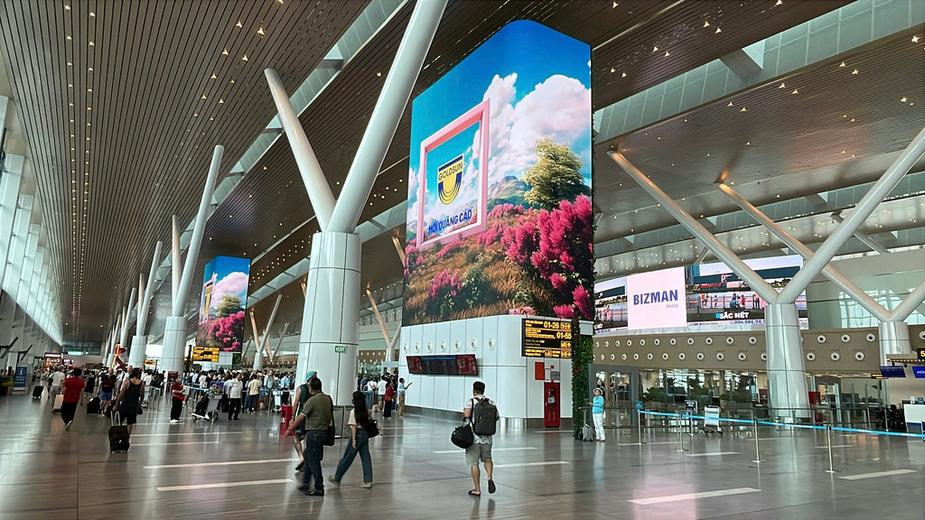 Digital Screen, Media tower wing A area checkin departures level 3, terminal T3, airport TSN, Ho Chi Minh City