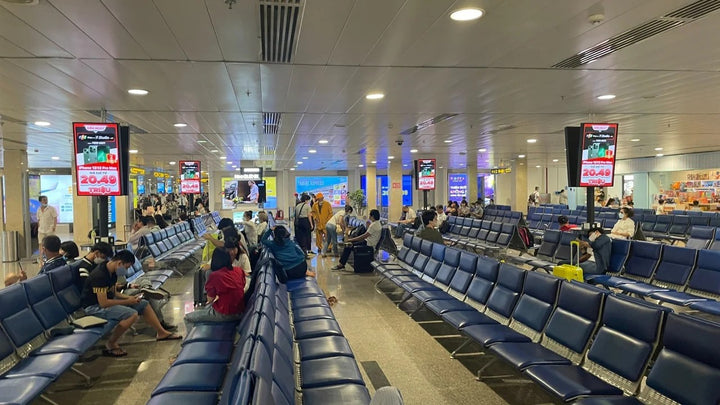 Digital Screen, Phone charging airport Tân Sơn Nhất, Ho Chi Minh City