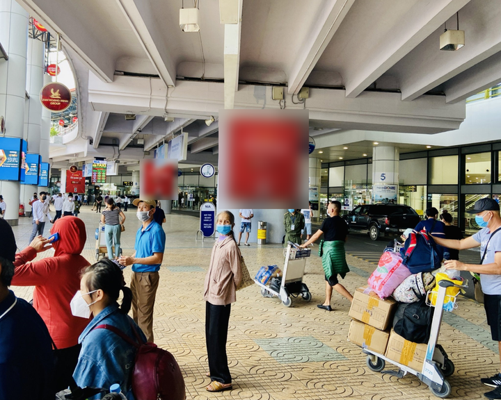 LED Screen, Column-wrap public hall arrivals pick-up đến Nội Bài, Hanoi