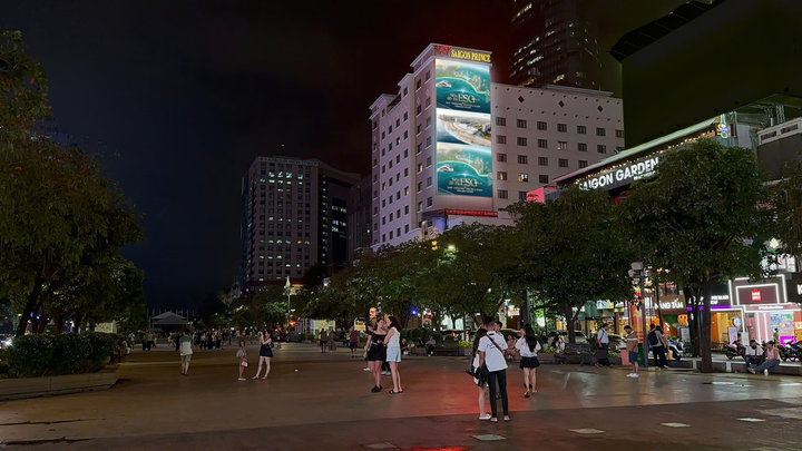 LED Screen, Hotel Saigon Prince, 63 Nguyễn Huệ, ward Sài Gòn, Ho Chi Minh City