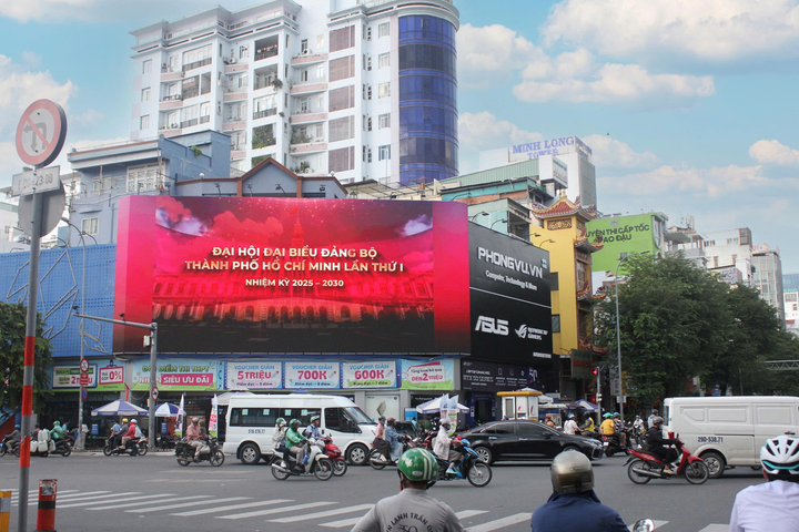 LED Screen, Phong Vũ - crossroads Cách Mạng Tháng 8 & Nguyễn Thị Minh Khai, ward Xuân Hòa, Ho Chi Minh City