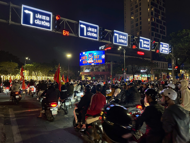 LED Screen, Position no. 1 Nguyễn Văn Linh (six-way junction Trần Phú-Nguyễn Văn Linh-Trưng Nữ Vương- bridge Rồng-Bạch Đằng-2 thá, Da Nang
