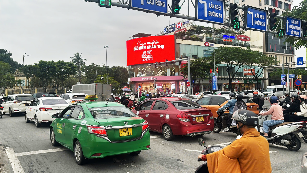 LED Screen, Position no. 1 Nguyễn Văn Linh (six-way junction Trần Phú-Nguyễn Văn Linh-Trưng Nữ Vương- bridge Rồng-Bạch Đằng-2 thá, Da Nang