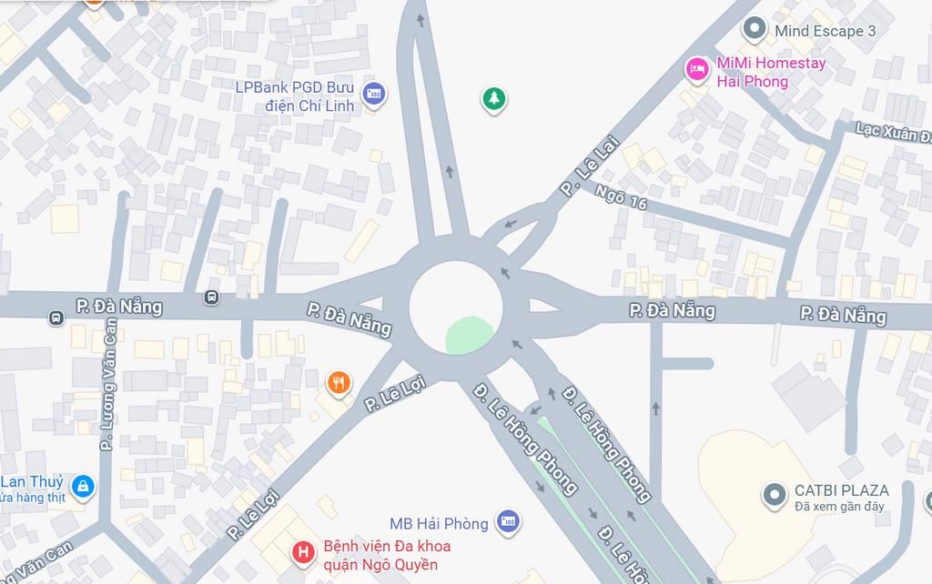 Tại roundabout six-way junction Lê Hồng Phong (sidewalk shopping mall Cát Bi Plaza) - Hải Phòng, Vietnam