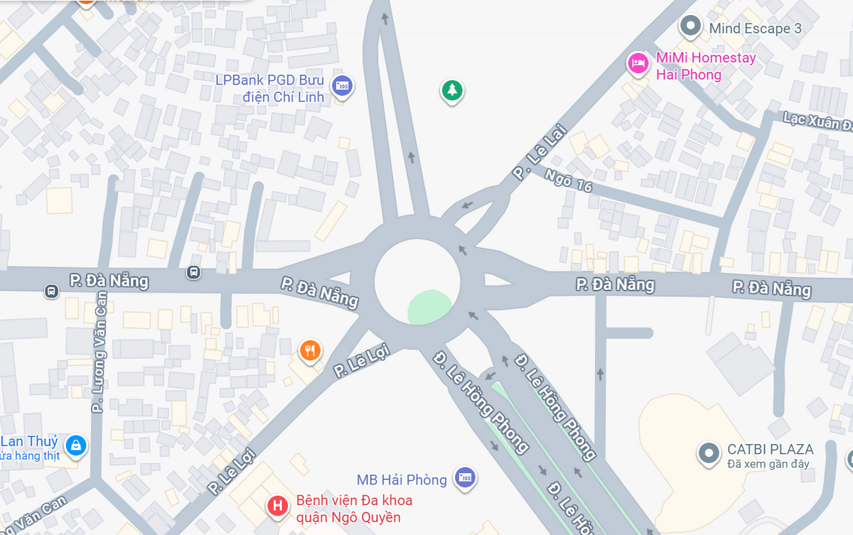 Tại roundabout six-way junction Lê Hồng Phong (sidewalk shopping mall Cát Bi Plaza) - Hải Phòng, Vietnam