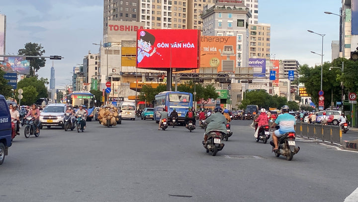 LED Screen, Traffic island interchange Nguyễn Văn Trỗi - Hoàng Văn Thụ, district Phú Nhuận, Ho Chi Minh City