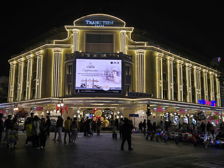 LED Screen, Tràng Tiền Plaza (Mặt Bờ hồ), Q. Hoàn Kiếm, Hanoi