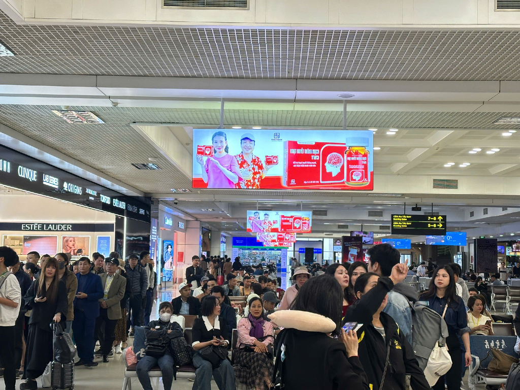 DD19 lightbox ceiling-hung departure lounge khu D (phía wing A), Vietnam