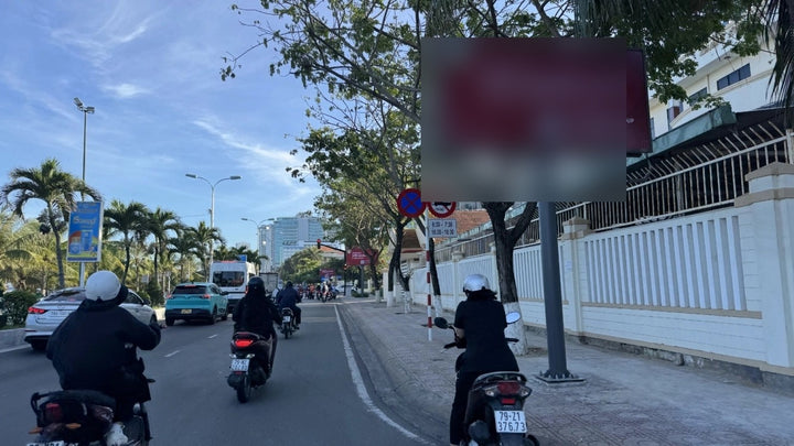 Lightbox, VT2 sidewalk west side road Trần Phú - p. Xương Huân, Nha Trang