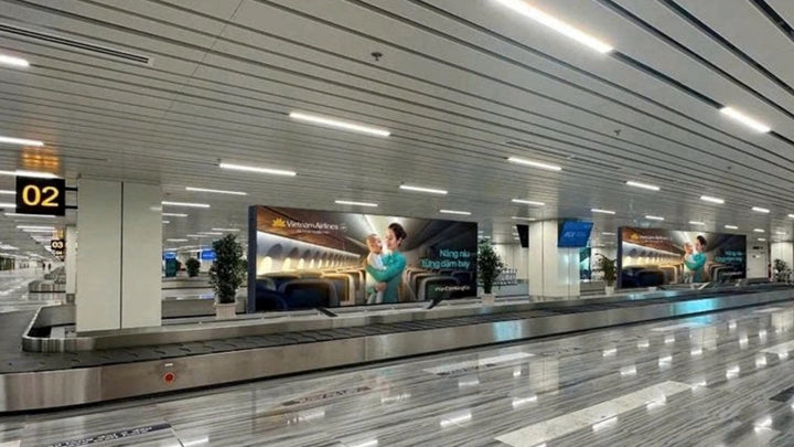 Lightbox, Wall header lối baggage belt ra public hall ga QT, airport TSN, Ho Chi Minh City