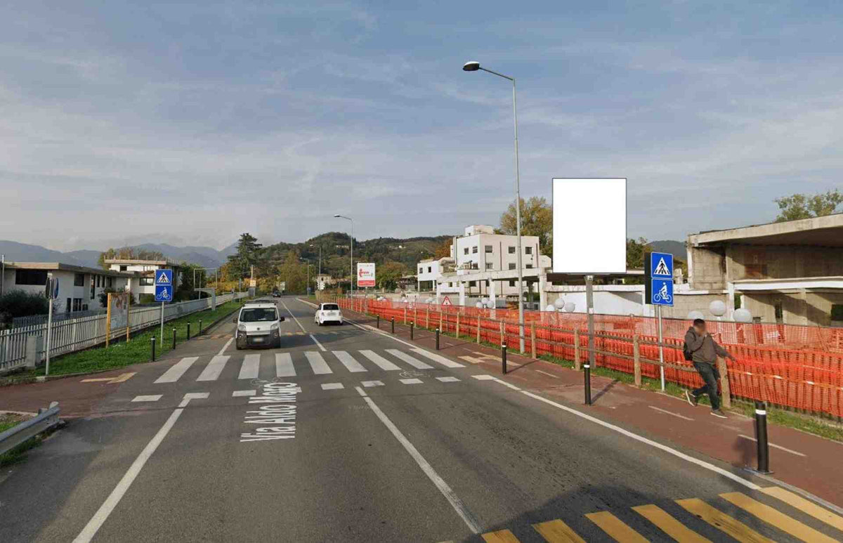 Billboard Via Aldo Moro 3, Scanzorosciate, Italy