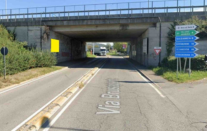 Billboard Via Brusaporto, Seriate, Italy