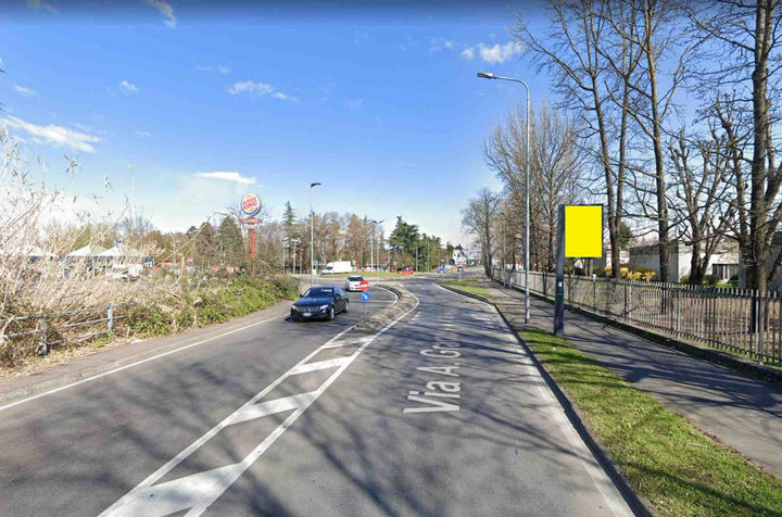 Billboard Via Grandi 45 mt prima di Viale Romagna, Rozzano, Italy