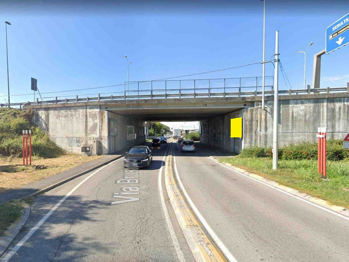 Billboard Via Brusaporto, Seriate, Italy