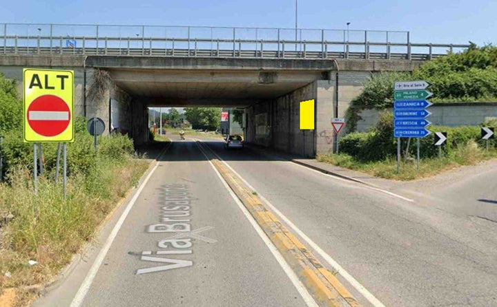 Billboard Via Brusaporto, Seriate, Italy