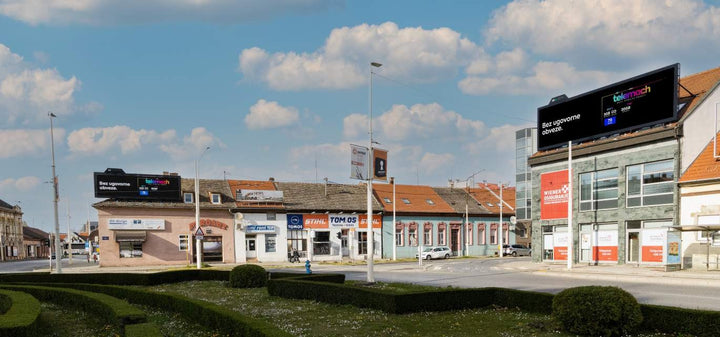Synchronised Twin Digital Screens, Reisnerova Street, Osijek, Croatia