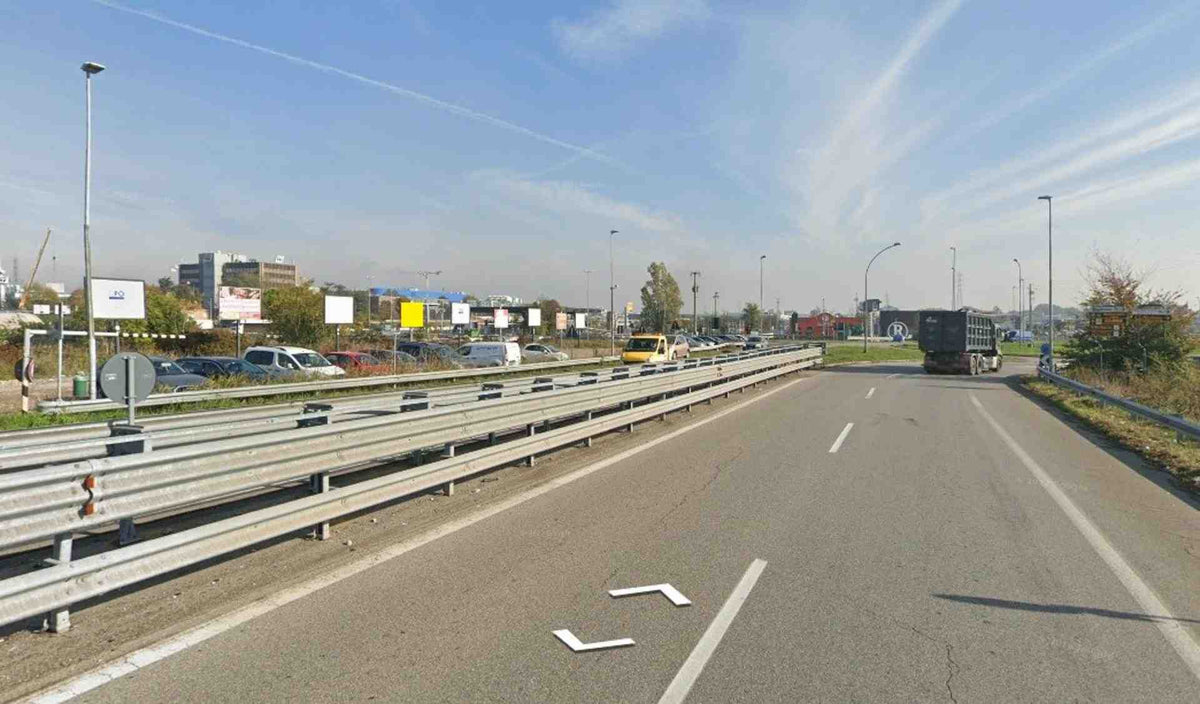Billboard Via Matteotti parcheggio Viale delle Industrie, Agrate Brianza, Italy