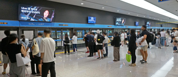 Platform LED (shuttle train) LE-11-01~06 and LE-C2-01~06, Incheon Airport Terminal 1 Concourse Departures and Arrivals