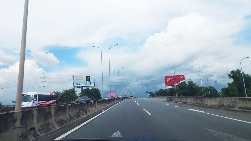 Approach road expressway HCM - Long Thành Dầu Giây VT1 (interchange vành đai 2 - district 9), Vietnam