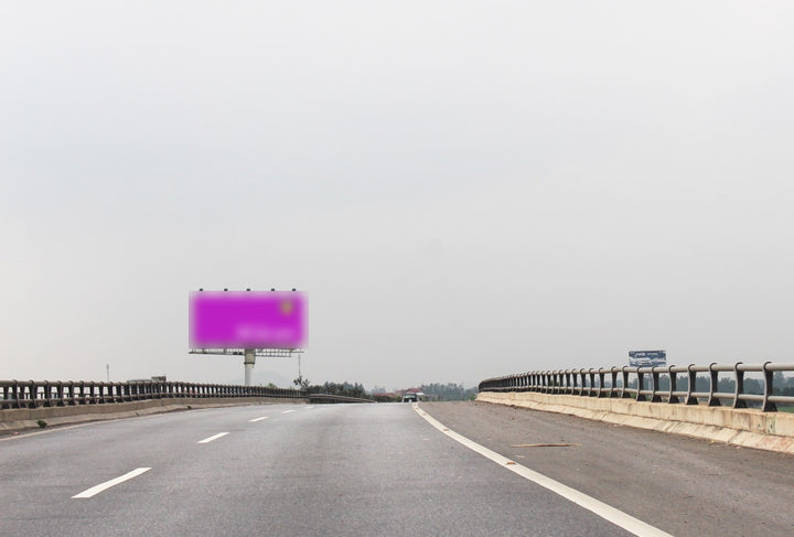 Pole Billboard, HNLC 01, Km10 + 800 expressway Hà Nội – Lào Cai, Hanoi
