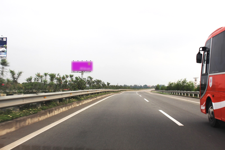 Pole Billboard, HNLC 02, Km11 +270 expressway Hà Nội – Lào Cai, Hanoi