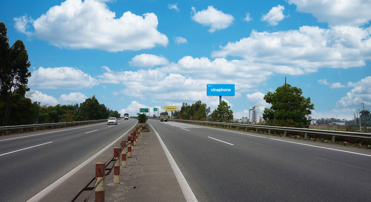Pole Billboard, HNLC 05, Km24 +650 expressway Hà Nội – Lào Cai, Hanoi