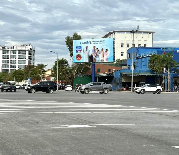 Pole Billboard, Interchange road boulevard Vinh - Cửa Lò - Lê Nin, ward Vinh Phú, Nghe An