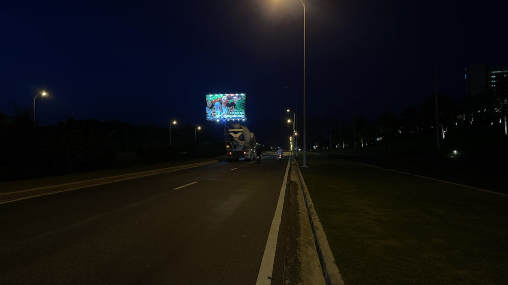 Pole Billboard, Km 23+010, median strip Nguyễn Tất Thành, Nha Trang