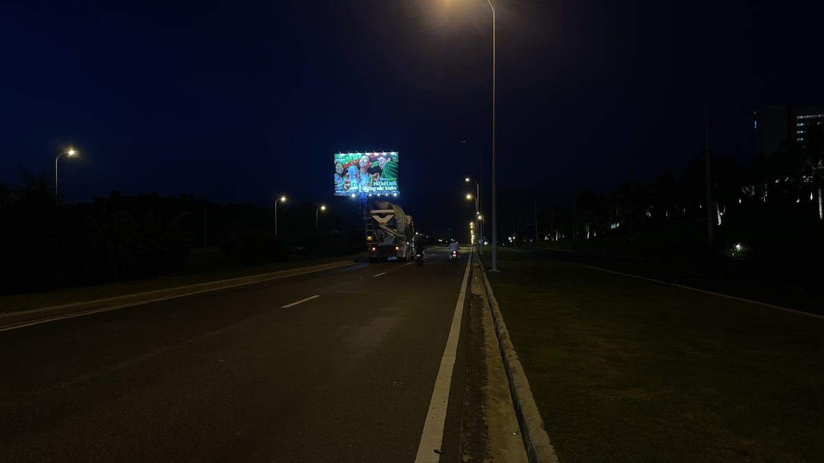 Pole Billboard, Km 23+010, median strip Nguyễn Tất Thành, Nha Trang