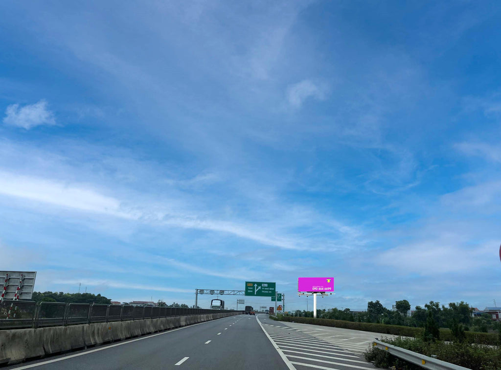 left side hướng Ninh Bình đi Thanh Hóa. Địa phận ward Đông Hoa Lư, Vietnam
