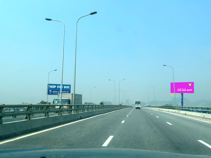 Pole Billboard, Km272 QL1A, phía left side hướng Ninh Bình đi Thanh Hóa, Ninh Binh